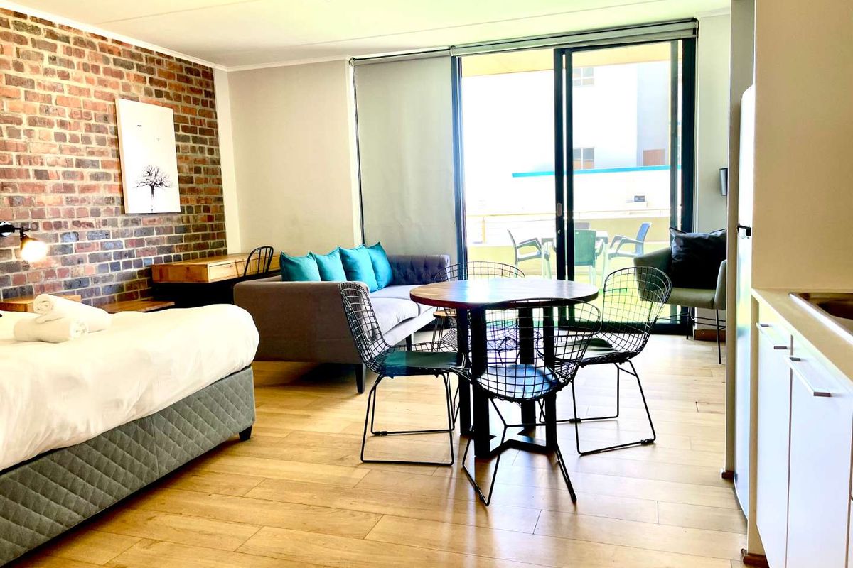 Stylish airbnb studio with huge terrace and harbour views - Photo 4