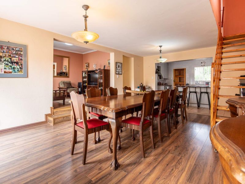 The perfect lock up and go for young proffesional in Honeydew Residential Estate, close to Christiaan de Wet and important amneities, Wilgeheuwel Hospital, Clea - Photo 10