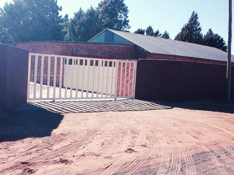 SMALL HOLDING CONSITS OF TWO HOUSES .GREAT INVESTMENT. EQUIPED WITH A TWO TOWER ERRIGATION PIVOT - Photo 2