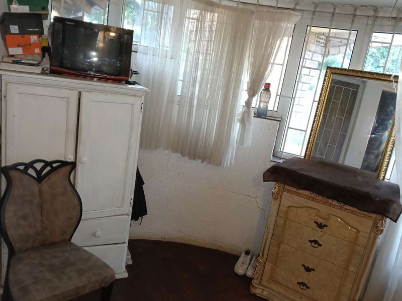 House For Sale in Crystal Park - Photo 9