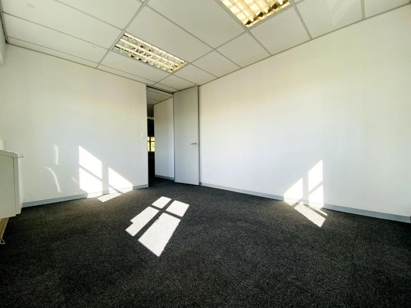 Spacious Commercial Office To Let  in Fourways – Waterford Office Park, Fourways - Photo 8