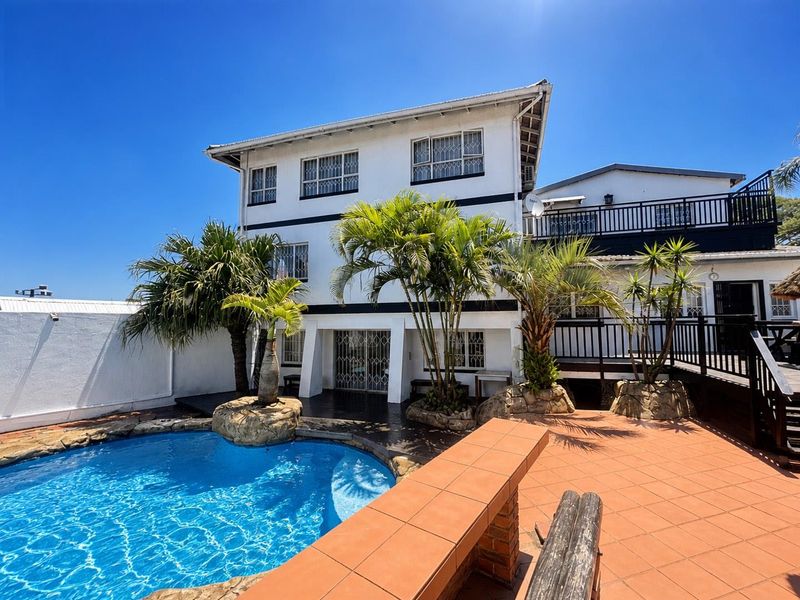Hendra - 7 Bedroom Luxury Home with Income-Generating Flatlet | Durban North - Photo 2