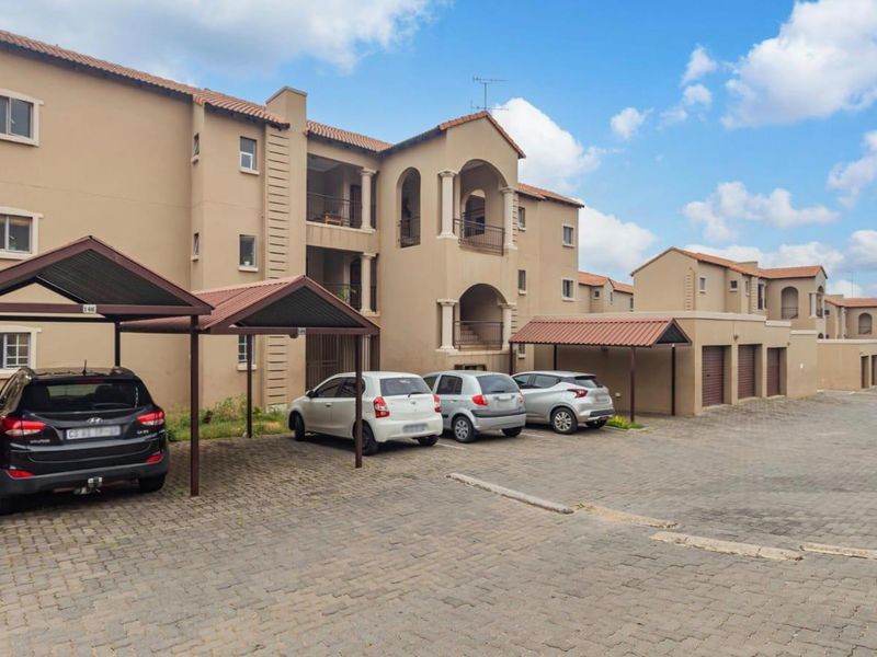 Modern 2 Bedroom, 2 Bathroom Apartment to Rent in Noordhang Randburg - Photo 2