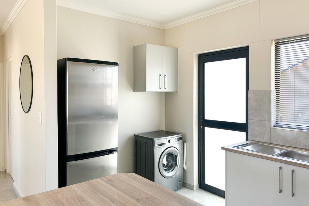 Kitchen with built-in cupboards + oven and sit-down countertop.