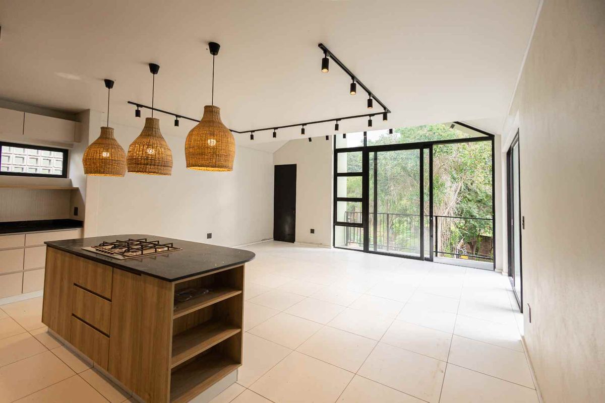 Ultra-Modern Top-Floor Apartment in Prestigious Waterkloof - Photo 5