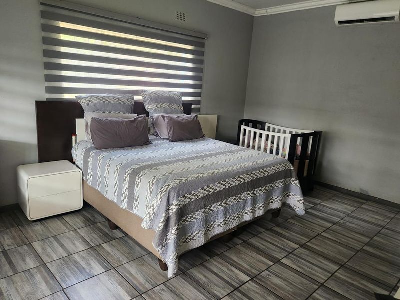 4 Bedroom House for Sale in Evans Park Johannesburg - Photo 6
