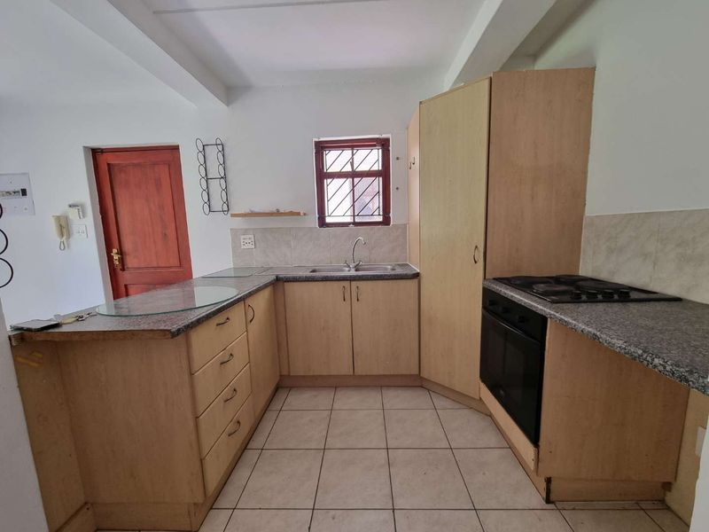 Comfortable Living in Secure Villa Rustica - Photo 10