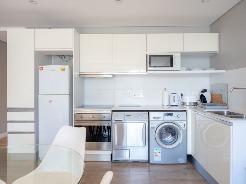 Furnished 1 Bedroom Apartment Available 1 June - Photo 9