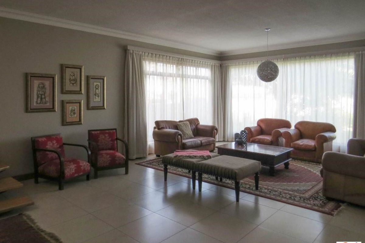 Stupendously Spacious - Photo 2