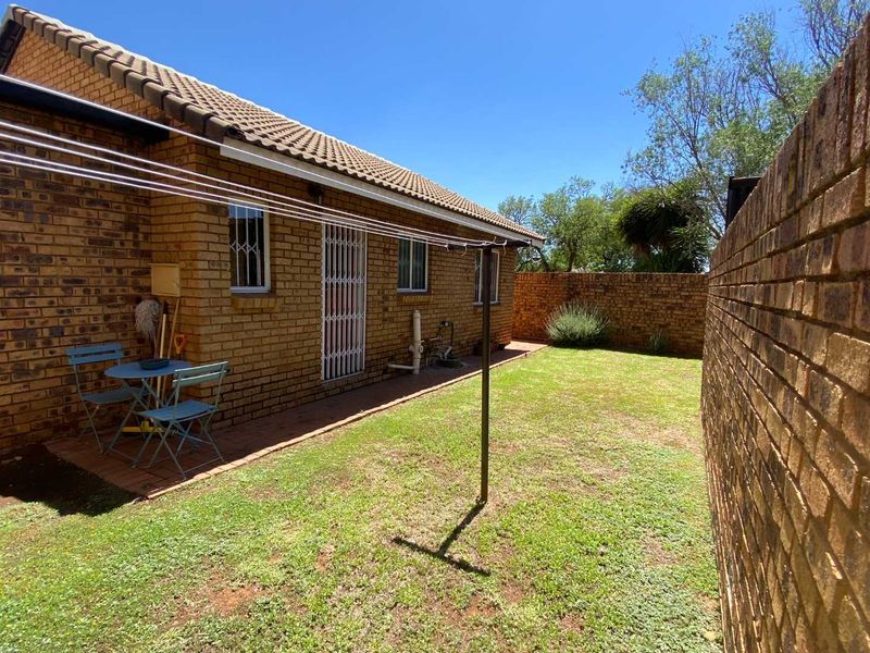 2 Bedroom Townhouse in Highveld. - Photo 10