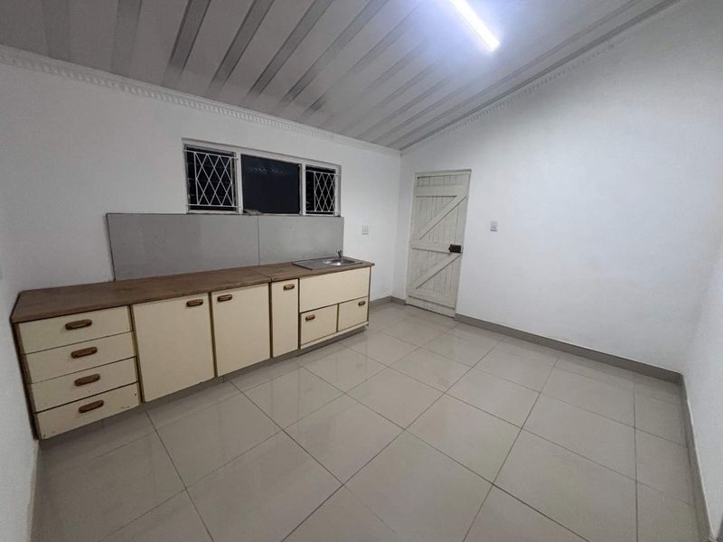 Secure 1 Bedroom Flatlet to Rent in Hayfields, Pietermaritzburg - Photo 3