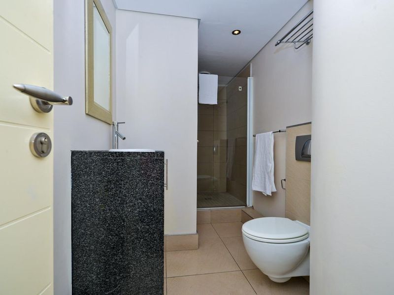 Stylishly furnished 2 bedroom apartment - Photo 8