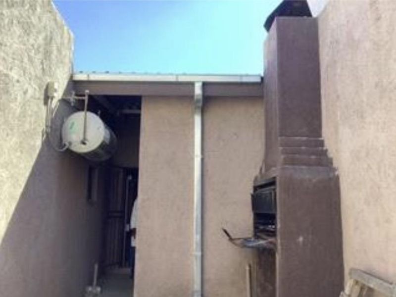 Two bedrooms apartment for sale in Shalongo court, Khomasdal,  Selling Price N$1250000 (cost excluded), - Photo 5