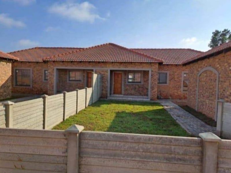 Rent 2Bed Sandalwood Estate Home – Private Garden & Double Garage - Photo 1