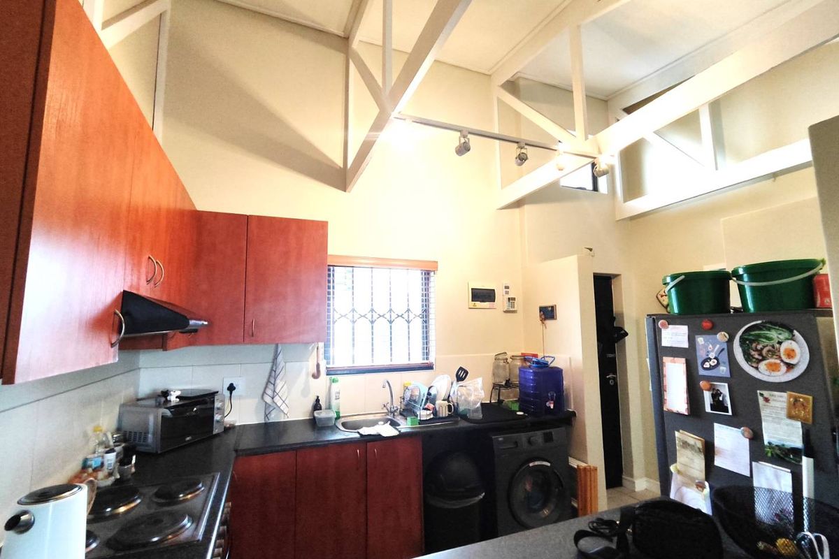 Neat 2 bedroom home in popular security complex - Photo 4