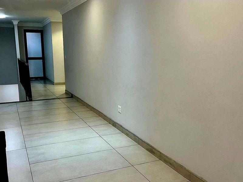 Modern Executive 5 Bedroom Home with a 1 Bedroom flat / Luxury BnB – Gamsa Street, Windhoek - Photo 6