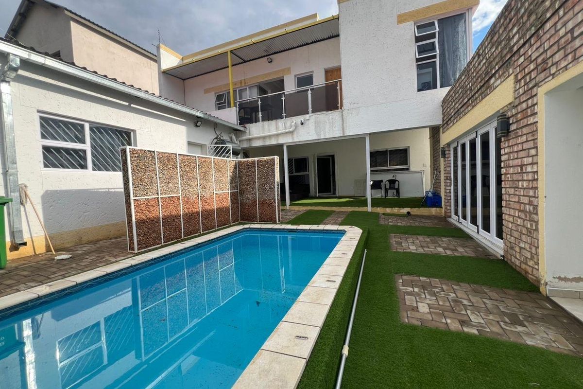 🏡 Luxury 4 Bedroom  House For Sale – Khomasdal 16 - Photo 2