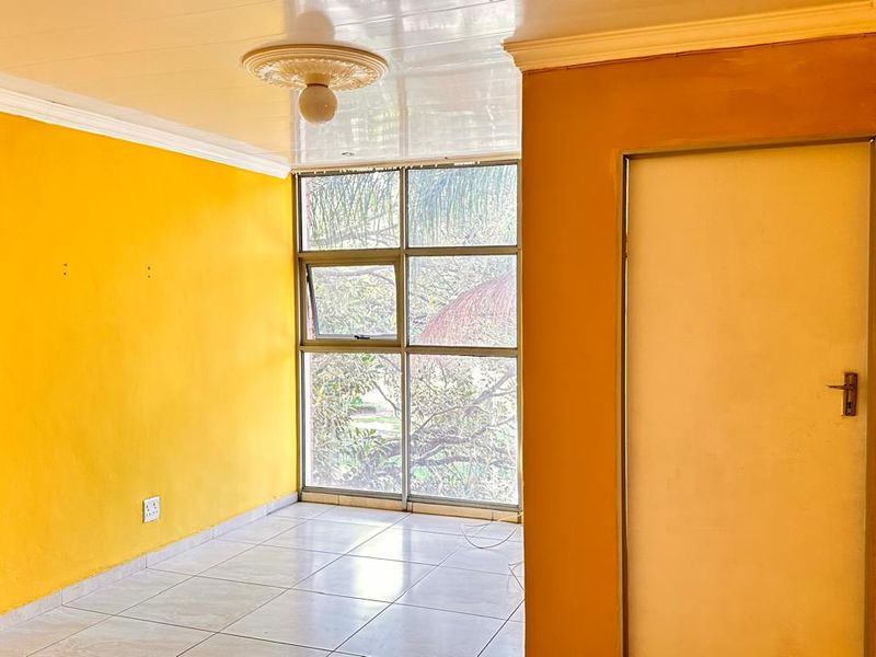 **Charming 1-Bedroom Apartment with Modern Amenities** - Photo 3