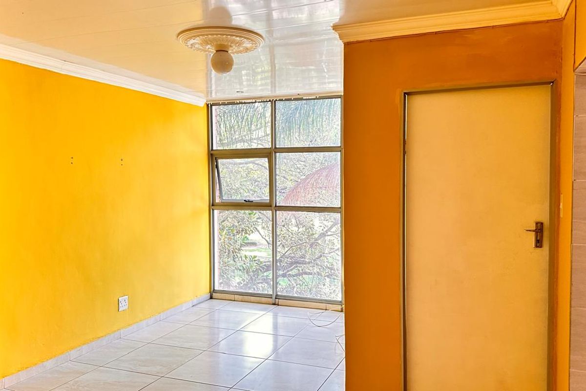 **Charming 1-Bedroom Apartment with Modern Amenities** - Photo 3