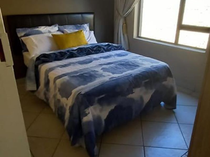 Feast your eyes on this spaciouys modern lovely 3 Bedroom Facebrick Townhouse - Photo 10