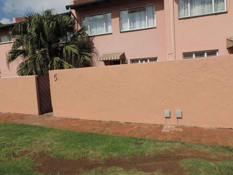 Two bedroomed duplex in secure Complex - Photo 2