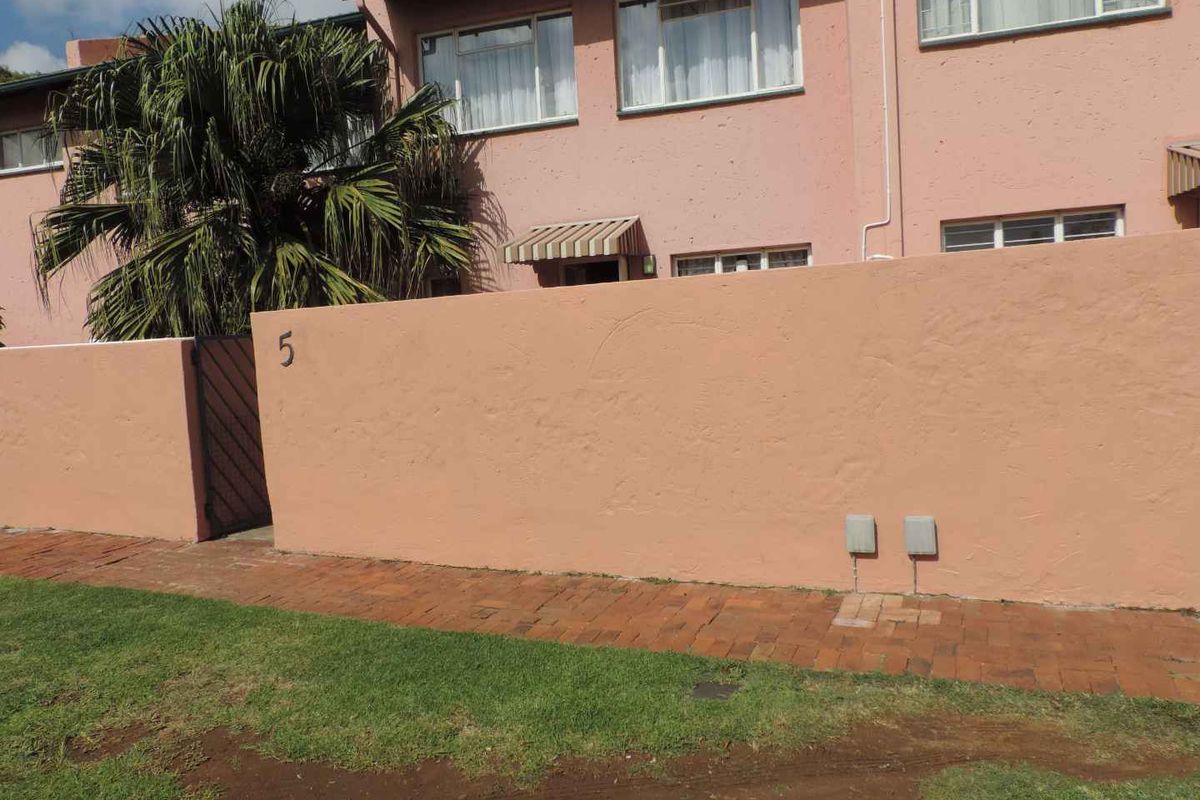 Two bedroomed duplex in secure Complex - Photo 2