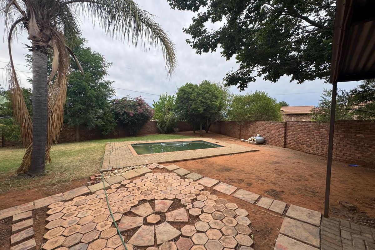 Charming Family Home with Outdoor Delight in Southridge - Photo 5