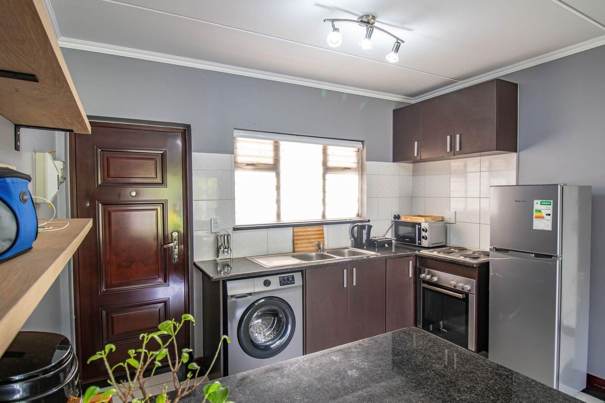 Ideal First Home: Modern 1-Bed in Phoenix View Estate - Photo 3