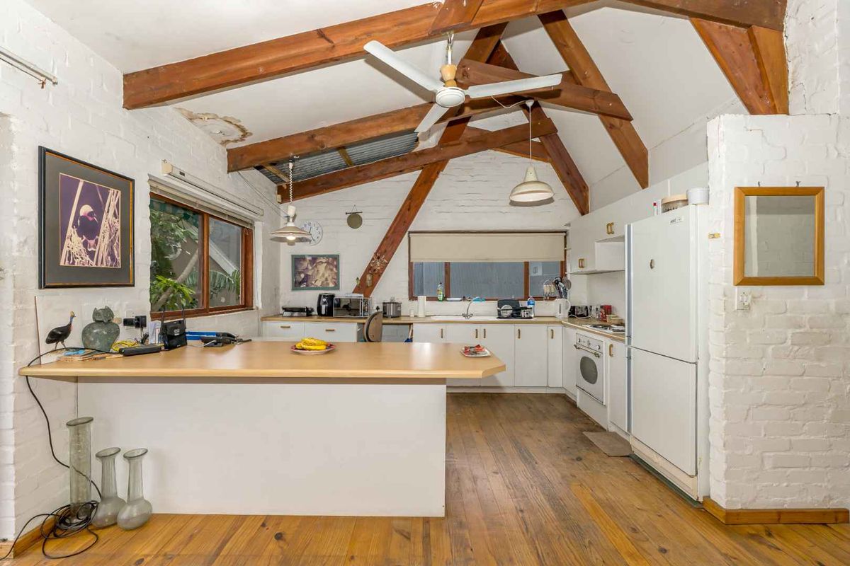 Unlock the Potential – 4‐Bedroom Home in Penzance Estate, Hout Bay - Photo 5