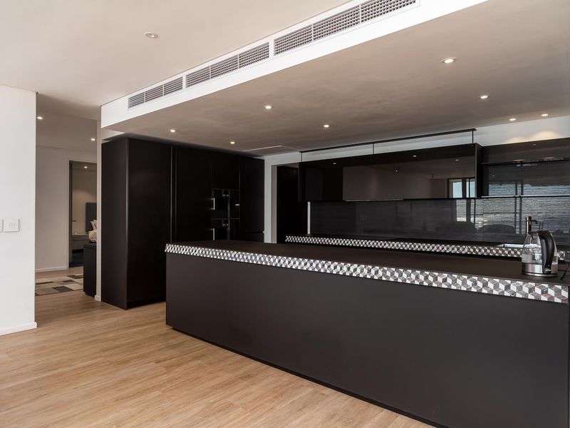Exceptional 6th Floor Apartment with Panoramic Sea Views - Photo 6