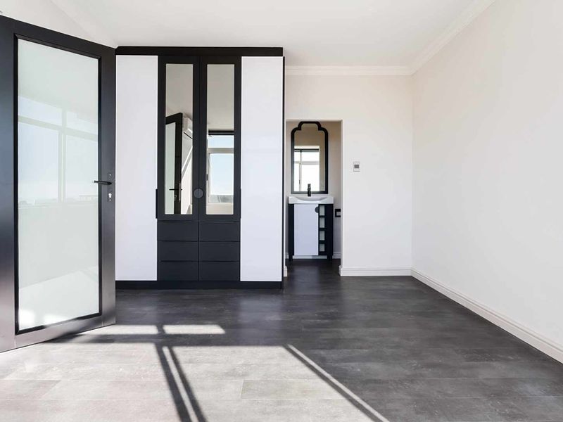 Top-Floor Luxury in Green Point! - Photo 7