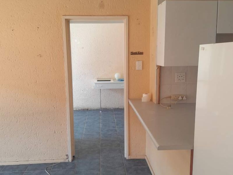 Secure complex grate location close to all amenities - Photo 8