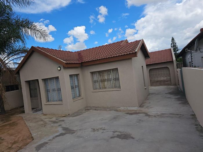 Property #2464680, House For Sale in Seshego