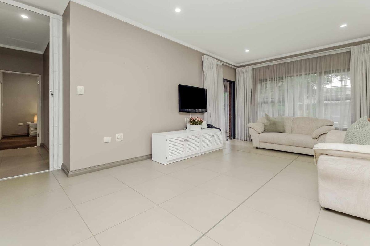 SINGLE-LEVEL LIVING IN THE SECURE CELEBRATION RETIREMENT VILLAGE - THIS CAN BE YOUR NEXT HAPPY PLACE - Photo 3