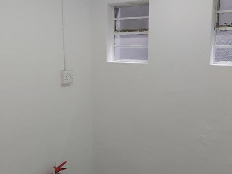Warehouse/Distribution/manufacturing facility to let in Korsten. - Photo 9