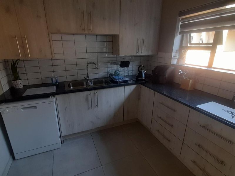 Modern convenience and natural tranquility - Photo 8