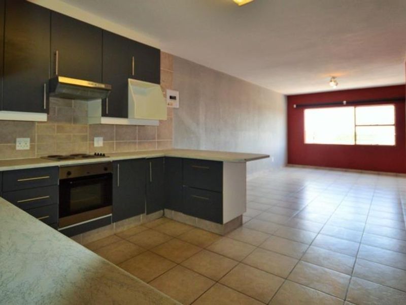 Bright open-plan living with sleek finishes in Alberton North - Photo 4