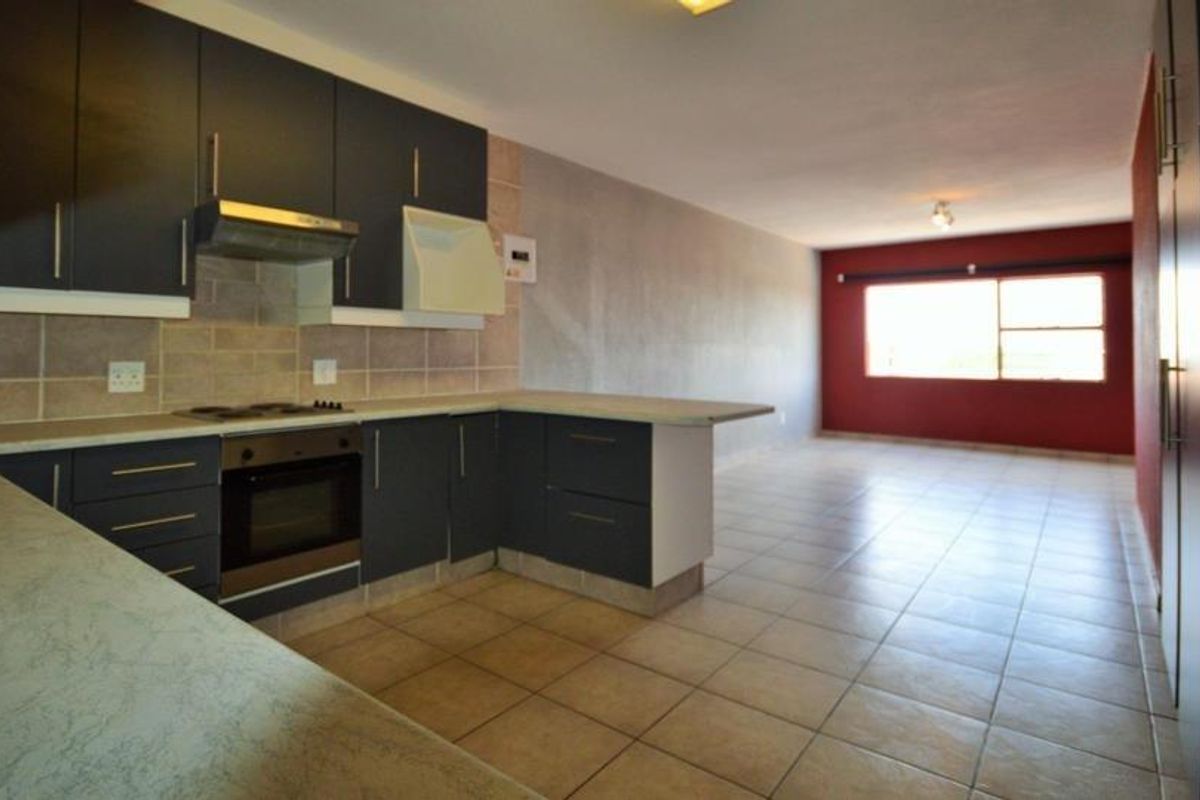 Bright open-plan living with sleek finishes in Alberton North - Photo 4