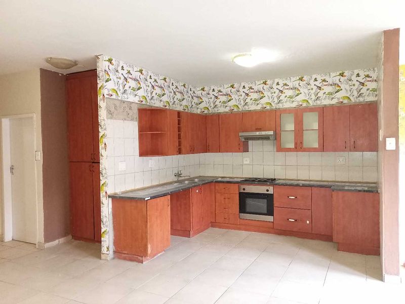3 Bedroom townhouse for sale in Norkem Park Ext 2 - Photo 2