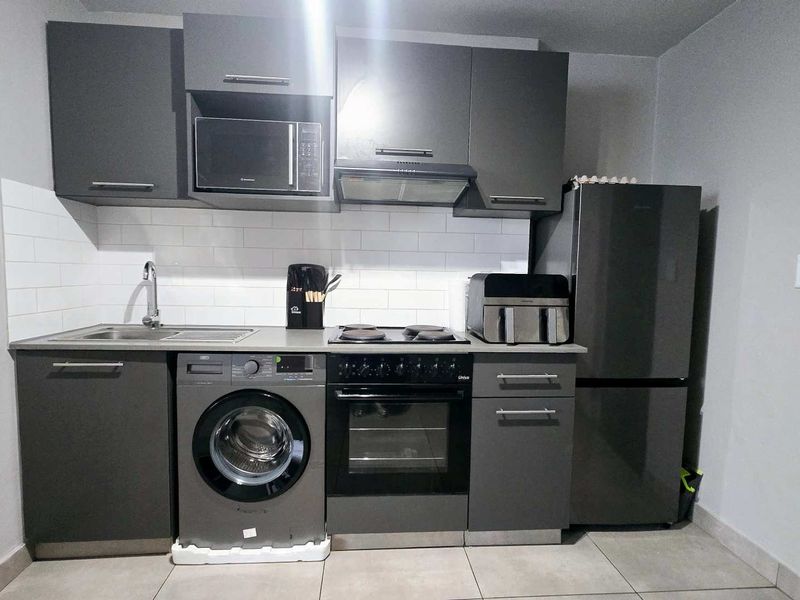 Modern One Bedroom Apartment in a Secure Lifestyle Complex - Photo 3