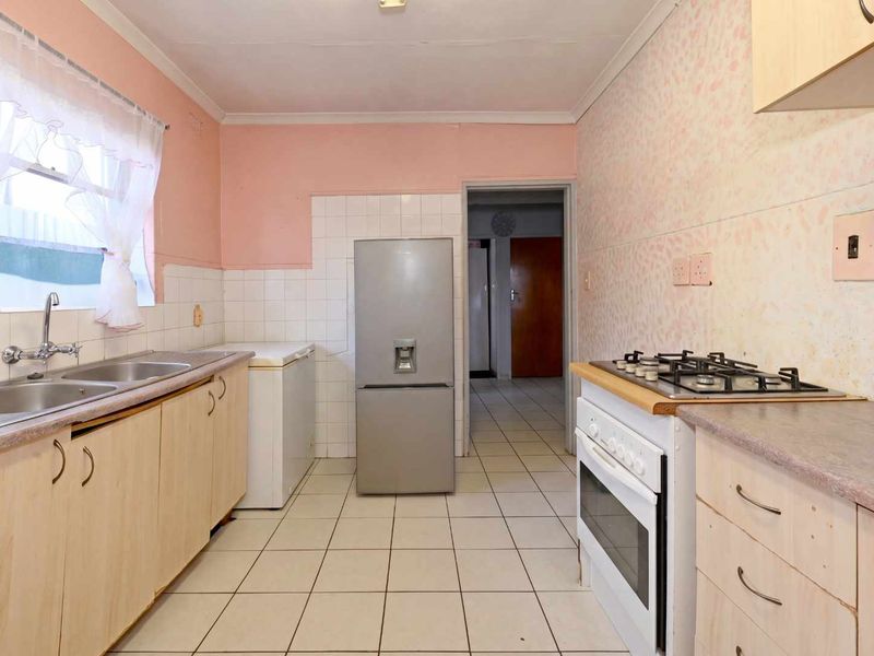 Spacious Dual Living Property - Photo 10