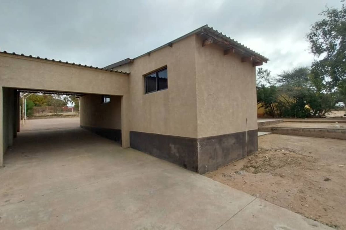Spacious 3BR Home with Entertainment Area & Ample Parking - Photo 4