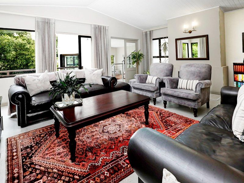 Spacious 4 Bed Family Home in Mature Garden – Walk to School! - Photo 8