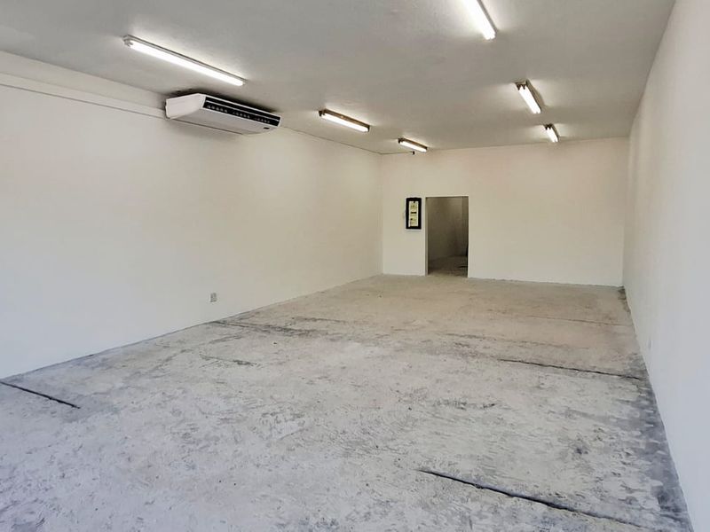 "Umhlanga Rocks Retail Gem – Perfect for Your Business!" - Photo 4