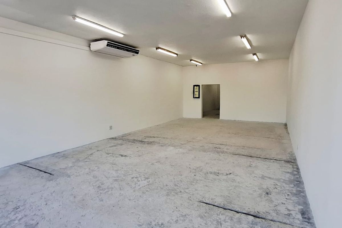 "Umhlanga Rocks Retail Gem – Perfect for Your Business!" - Photo 4