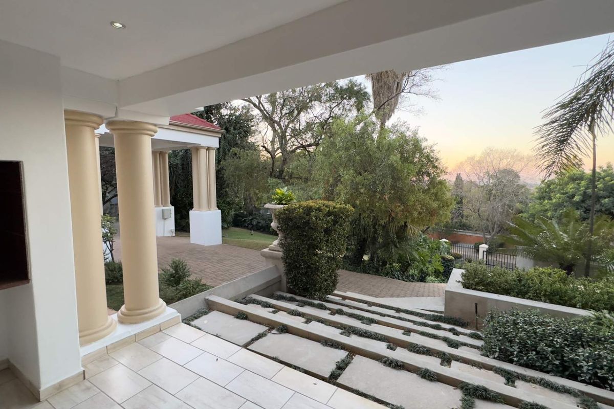 Bramley Brilliance – A Mansion Made for Legacy Living - Photo 2