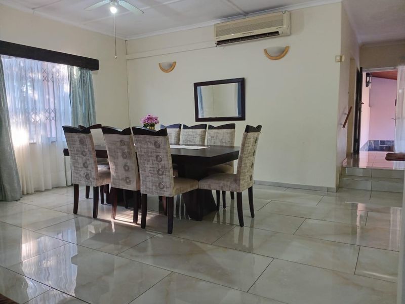 Spacious 4-Bedroom Family Home with Entertainment Area & Pool - Photo 2