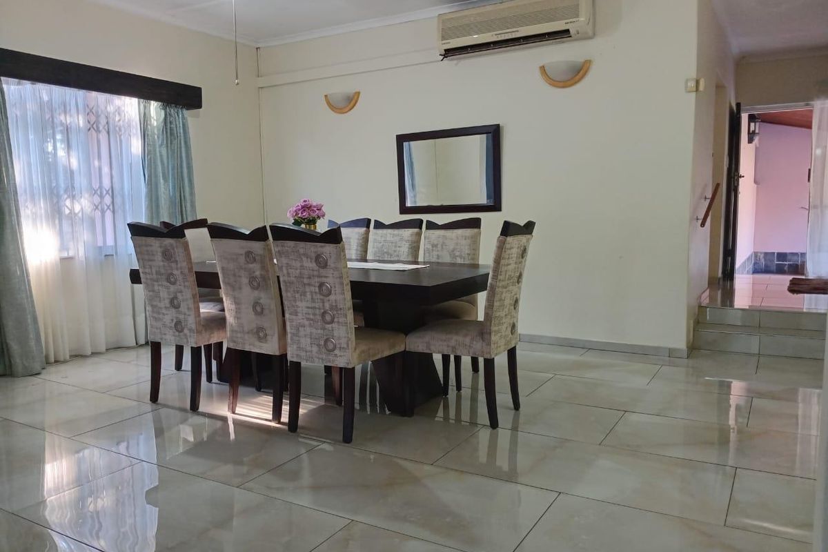 Spacious 4-Bedroom Family Home with Entertainment Area & Pool - Photo 2