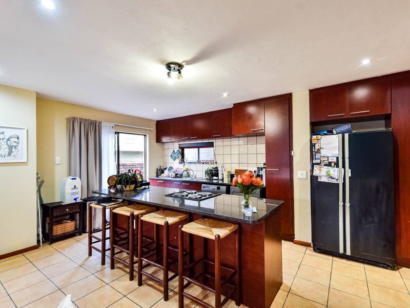 Modern 3-Bedroom Simplex in Secure Olympus Estate - Photo 7