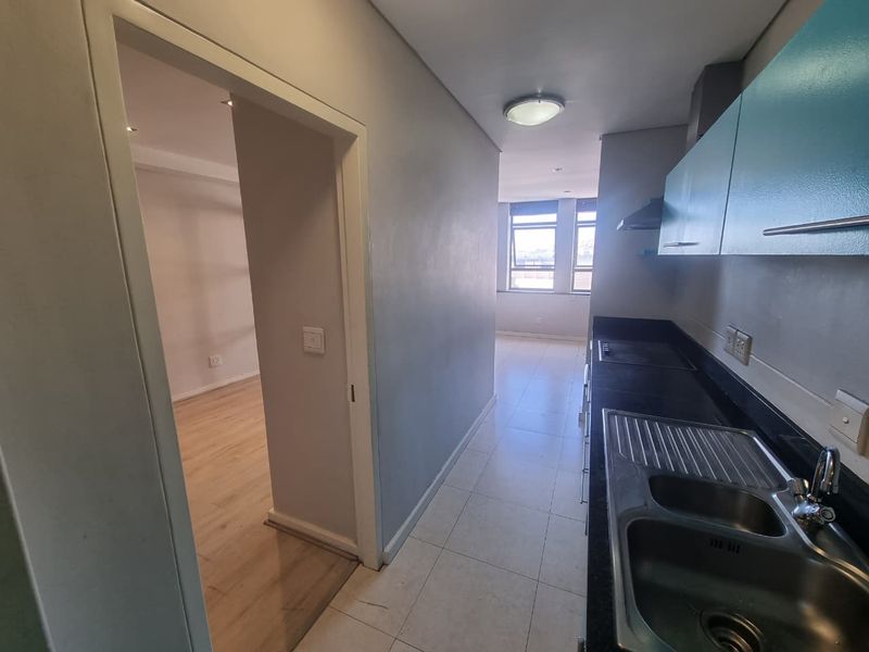 Unfurnished One-Bedroom Apartment To Let in Cape Town City Centre - Photo 6